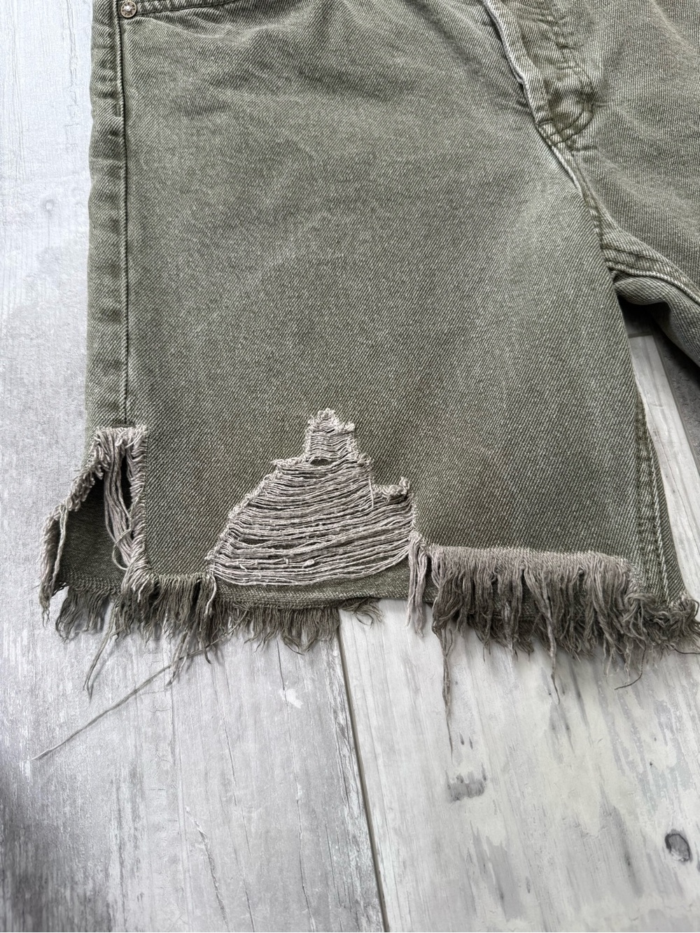 Free People We The Free Sequoia Distressed Denim Shorts Olive Green Size 28 - Picture 6 of 13